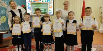 Торжественная линейка, посвященная окончанию 1 четверти