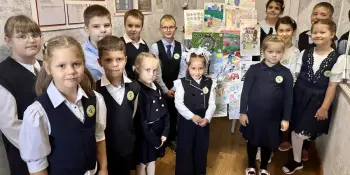 В школе прошла выставка рисунков "Безопасный путь: дом — школа!"